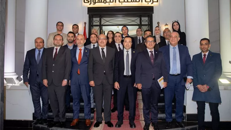 الشعب الجمهوري يعقد ندوة نقاشية بعنوان 