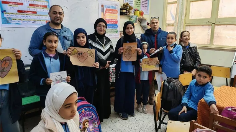 بيت ثقافة سمالوط يحتفل بعيد الأم بورشة فنية لطلاب المدارس