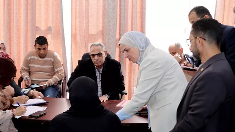 محافظ الإسماعيلية يستقبل 153 مواطنًا في لقاء خدمة المواطنين الثالث
