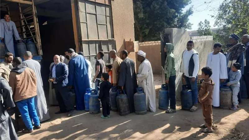 استمرار الحملات المكثفة على مواقف السيارات ومحطات الوقود بأسيوط