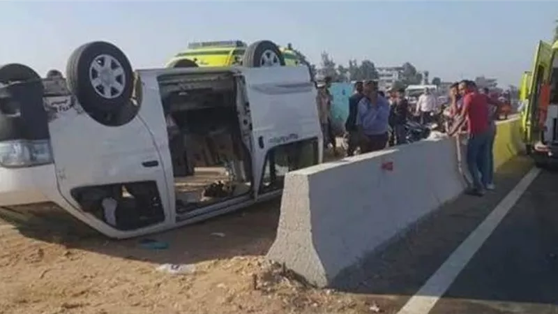 حادث ميكروباص على الصحراوي الشرقي القديم يخلف 8 مصابين قرب كمين المثلث