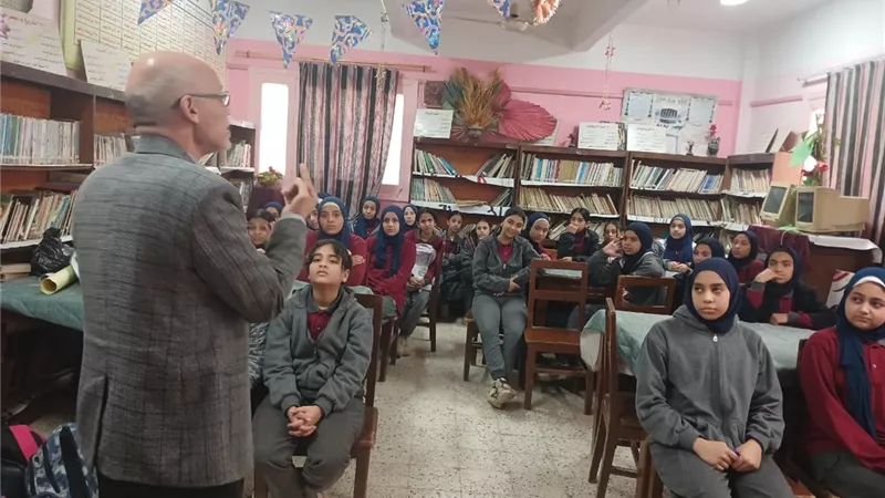 ندوة توعوية بمدرسة الخياط الإعدادية بنات بأسيوط لتحسين الخصائص السكانية 