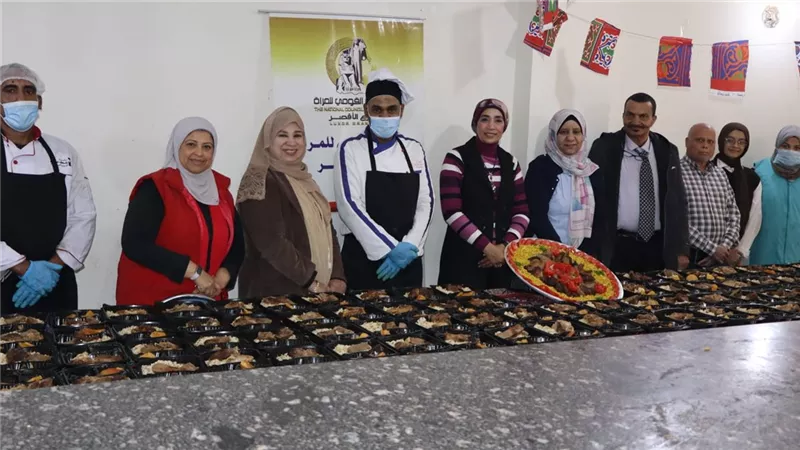 رئيس جامعة الأقصر تتفقد مبادرة 