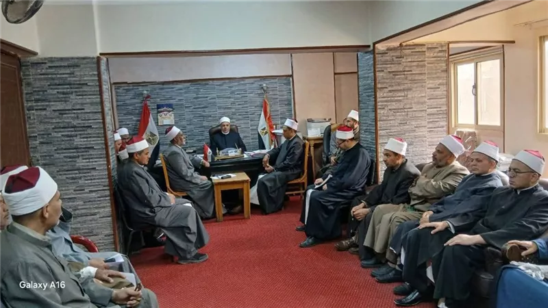 وكيل أوقاف أسيوط يعقد اجتماعًا مع مديري الإدارات استعدادًا لعيد الفطر