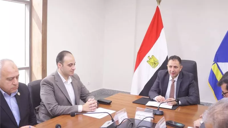 محافظ دمياط يعقد اجتماع مع مدير هيئة الإصلاح الزراعى لتقنين أراضى الدولة 