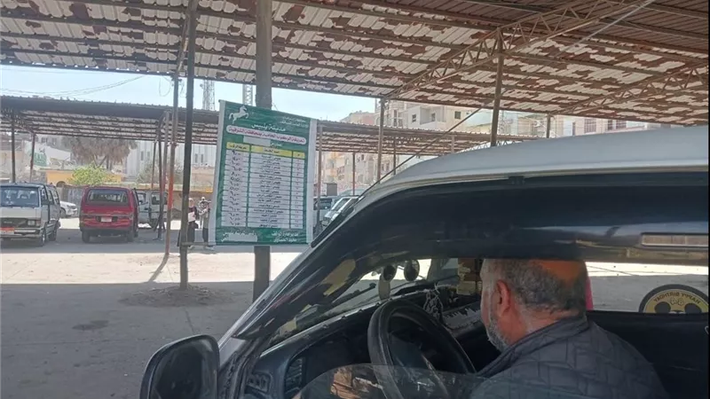 محافظ الشرقية يوجه بوضع لوحات إرشادية بالتعريفة الجديدة داخل المواقف|صور