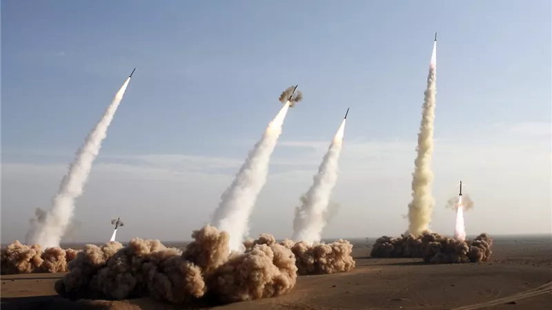 أبو عرقوب: تصاعد الهجمات الصاروخية يفرض تعتيمًا إعلاميًا داخل إسرائيل