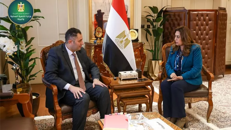 منال عوض تتابع مع محافظ دمياط تنفيذ مشروعات الخطة الاستثمارية والخدمات 