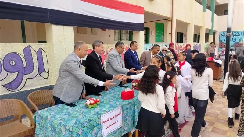 مدير تعليم الوادي يشهد تكريم حفظة القرآن وإحياء يوم الشهيد بمدرسة أكتوبر