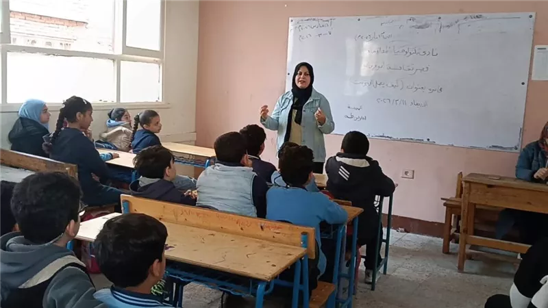«كيف يعمل الإنترنت؟» محاضرة لطلاب مدرسة صلاح الدين بقصر ثقافة أبو قرقاص 