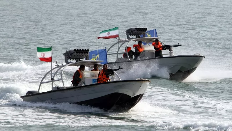 حسن جوني: الزوارق البحرية الإيرانية غير المأهولة تعقد المشهد في مضيق هرمز