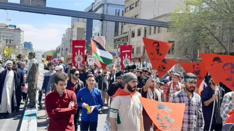 إسرائيل تستهدف تجمعا للإيرانيين احتفالا بيوم القدس.. وظهور لاريجاني متحديا