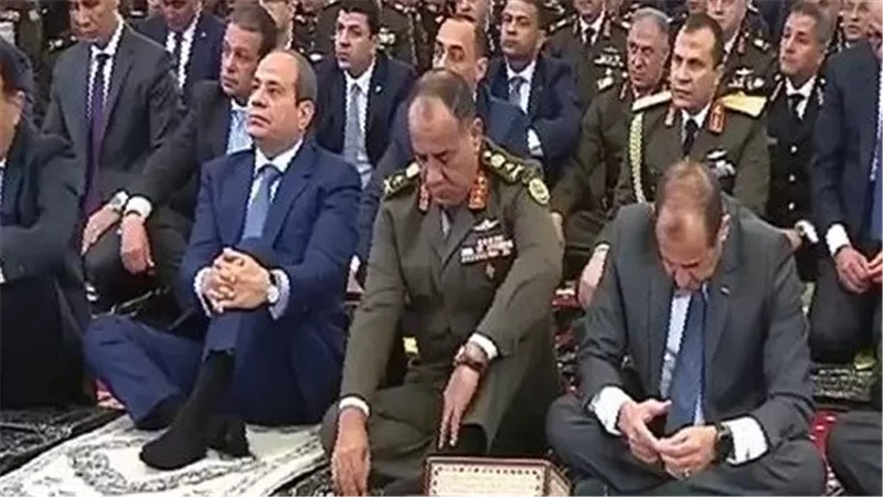 الرئيس السيسي يؤدي صلاة الجمعة بمسجد المشير طنطاوي