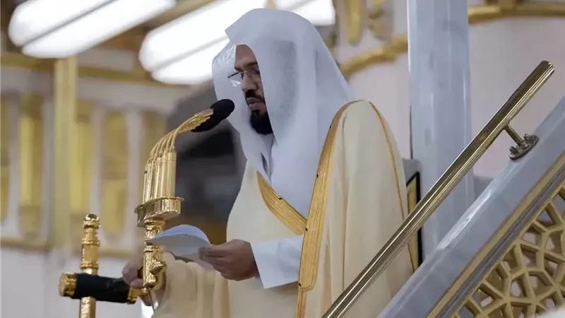قبل وداع رمضان.. خطيب المسجد النبوي يدعو المسلمين لاغتنام العشر الأواخر 
