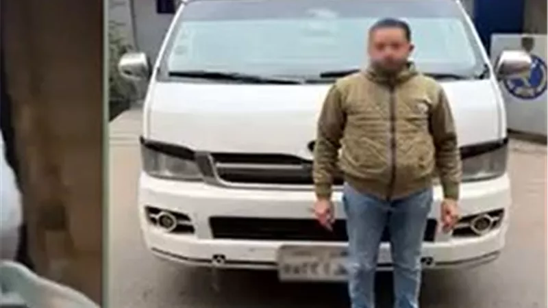 بسبب الرائحة.. ضبط سائق سيارة أجرة يتعاطى المواد المخدرة بالإسكندرية