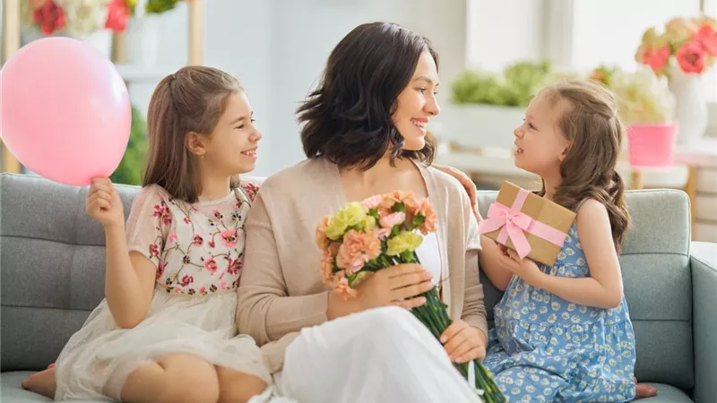 عيد الأم.. قصة اختيار 21 مارس وطرق الاحتفال به عالميا