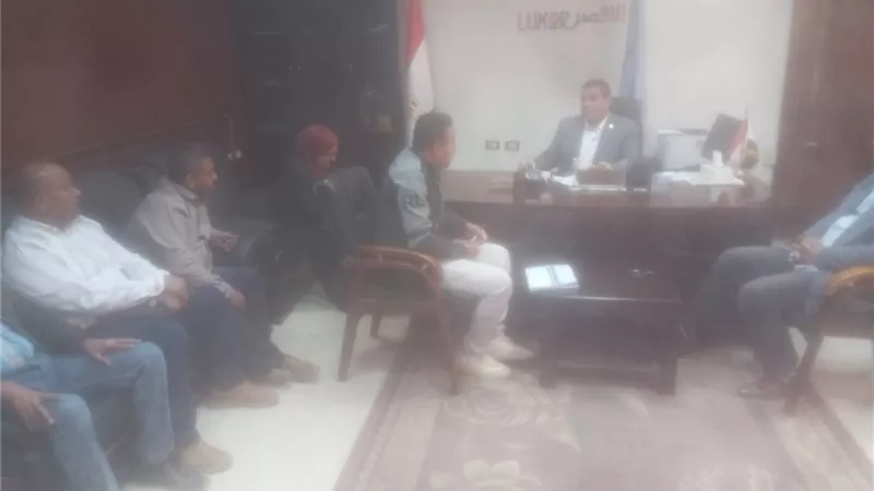 رئيس مدينة إسنا يتابع ملف تقنين أراضي الدولة ويبحث تسريع إجراءات الطلبات 
