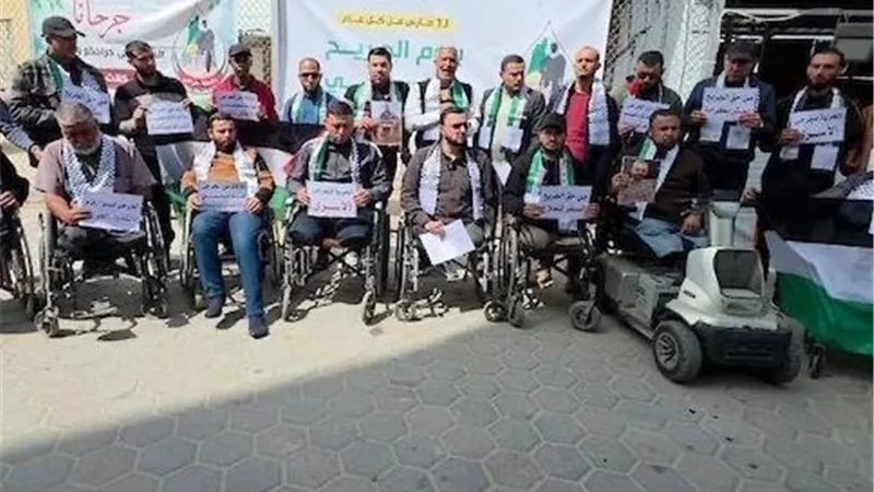 جرحى مبتورو الأطراف ينظمون وقفة احتجاجية في دير البلح