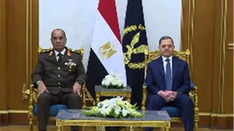 وزيرا الداخلية والدفاع يشهدان حفل الإفطار السنوي للشرطة