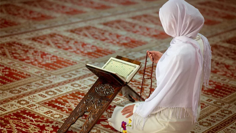 ليلة استجابة الدعاء.. تعرف على علامات ليلة القدر في رمضان 2026 