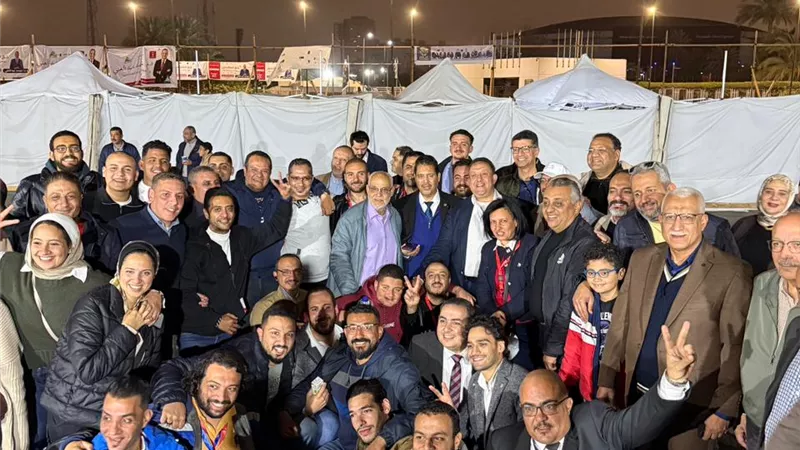 «محمولاً على الأكتاف».. احتفالات بفوز محمد عبد الغني بمنصب نقيب المهندسين