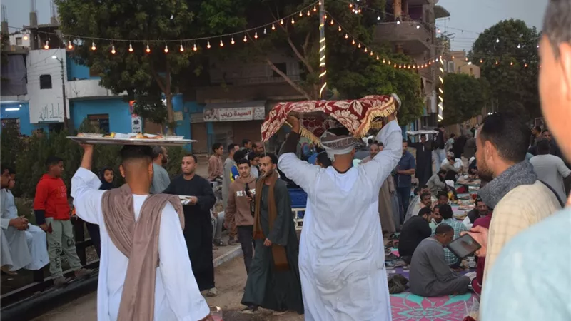إفطار جماعي لأهالي الرزيقات قبلي والمسافرين على الطريق بأرمنت 