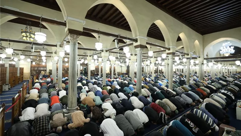 بالقراءات.. أئمة الجامع الأزهر يحيون صلاة التراويح ليلة 24 رمضان.. صور