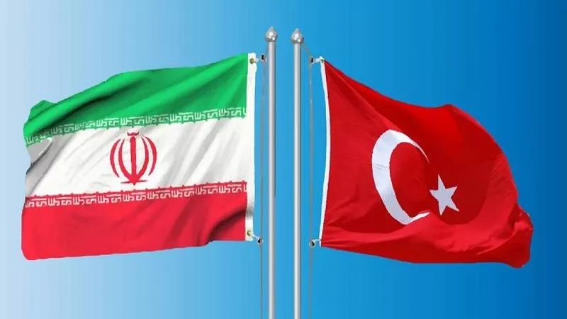 طه أوغلو: استراتيجية تركيا تقوم على الانتقاد دون الانخراط العسكري ضد إيران
