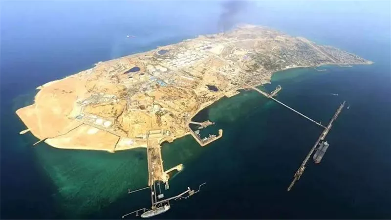 بعد استهدافها فجرًا.. حكاية جزيرة خرج شريان صادرات النفط الإيراني| تقرير