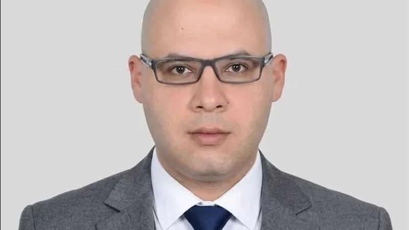 «العقباوي» يكشف تحديات عودة التدفقات الأجنبية للبورصة بعد انتهاء الحرب