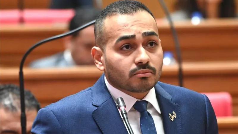 أحمد ناصر يواجه وزير الصناعة بـ 