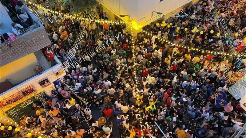 رغم الغلاء.. موائد الرحمن في مصر تتنافس على إفطار الصائمين|تقرير