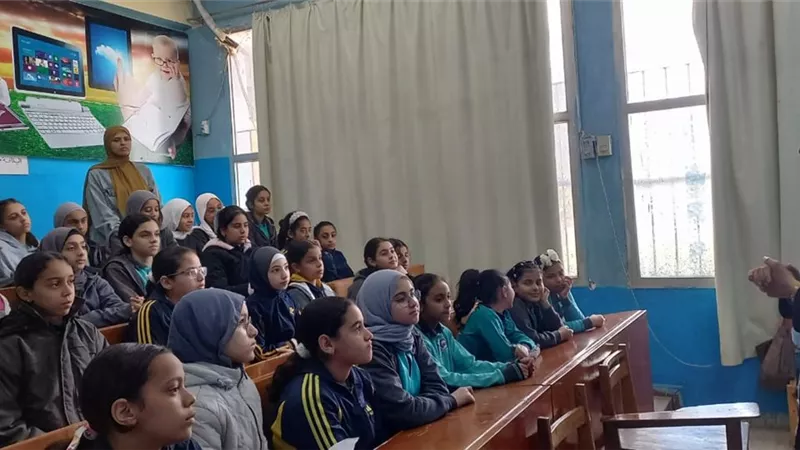 جامعة قناة السويس تطلق برامج توعوية لتعزيز الوعي الرقمي لدى الطلاب 
