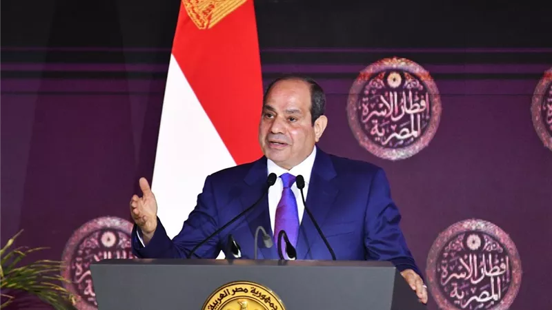 الرئيس يوضح أسباب تحريك أسعار الوقود ويؤكد صعوبة الظروف الاقتصادية