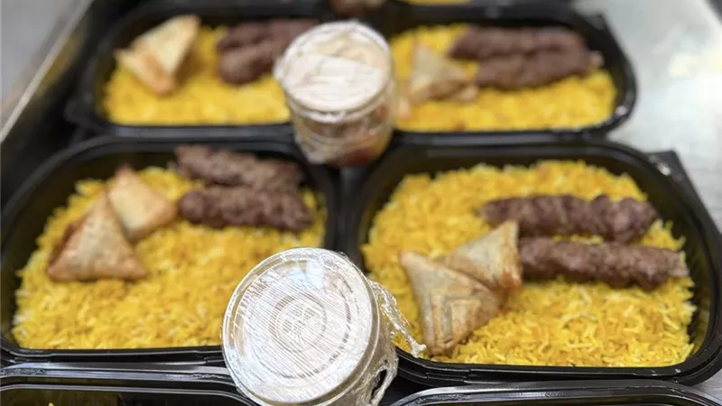الفرق بين الكرم والإسراف في الطعام خلال رمضان.. داعية تجيب