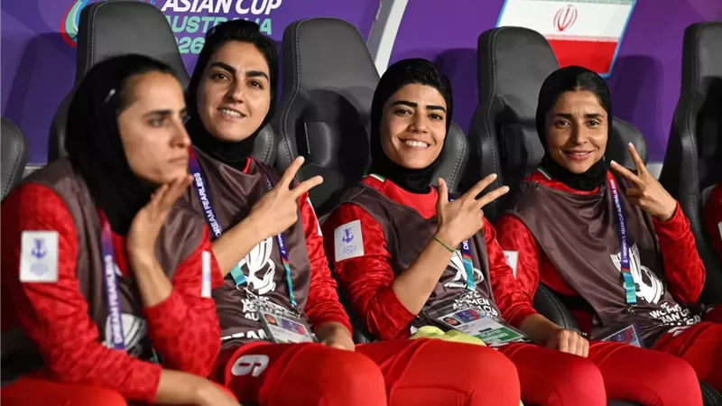 لاعبات من منتخب إيران للسيدات يتراجعن عن طلب اللجوء في أستراليا 