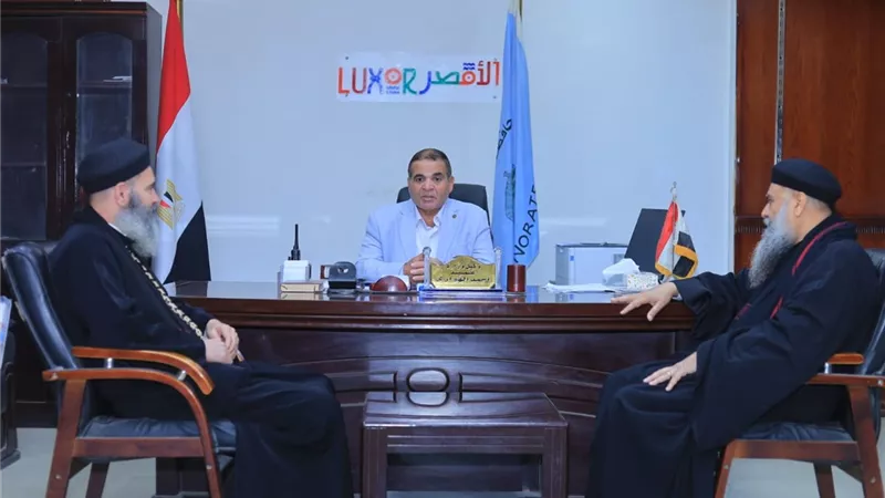 وفد كنسي يهنئ رئيس مدينة إسنا الجديد بتوليه المنصب وعيد الفطر المبارك