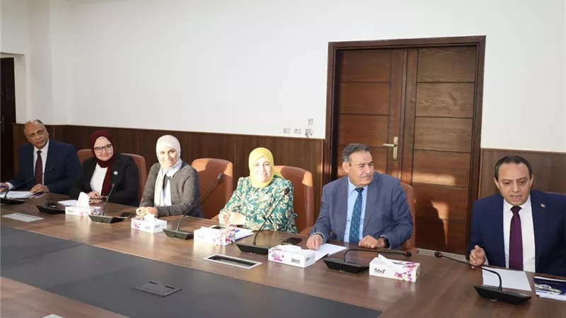 مجلس جامعة المنيا الأهلية يتابع جاهزية المعامل واستيفاء متطلبات الحماية 