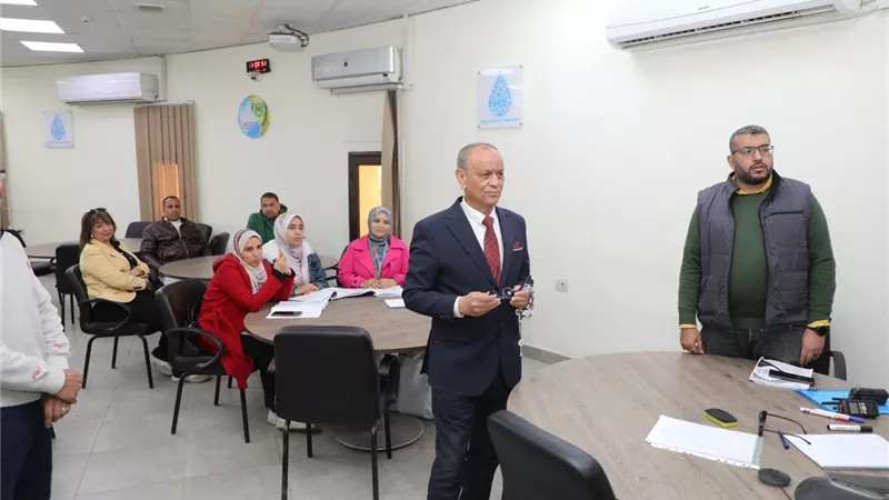 رئيس مياه أسيوط يتابع تدريب كوادر الشركة ضمن برنامج 