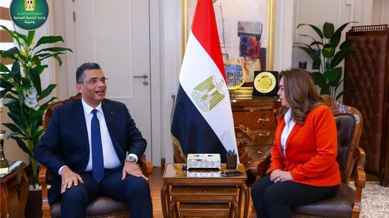 وزيرة التنمية تتابع ملفات تحسين الخدمات والتعديات مع محافظ البحر الأحمر