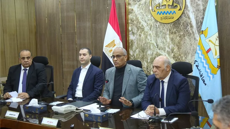 محافظ كفرالشيخ يعقد اجتماعًا موسعًا لمناقشة استعدادات عيد الفطر المبارك