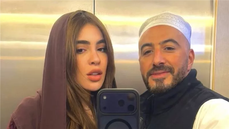 المخرج مجدي الهواري وزوجته يؤديان مناسك العمرة.. صور                      