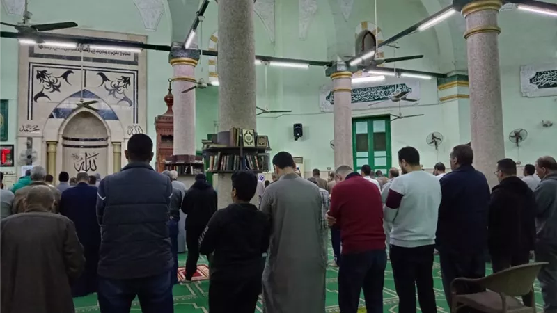 ليلة عامرة بالإيمان.. صلاة التراويح بالجامع الكبير بأسيوط في العشر الأواخر