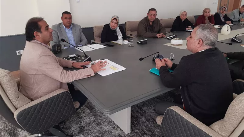 رئيس جامعة بورسعيد يؤكد على تكامل العمل بين كليتي العلوم والصيدلة