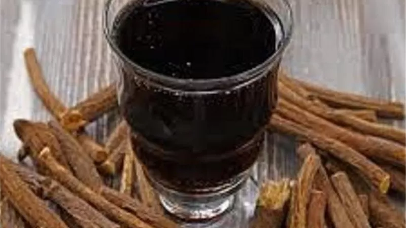 شرب العرقسوس والماء في رمضان.. بين الفائدة والمخاطر الصحية| خاص 