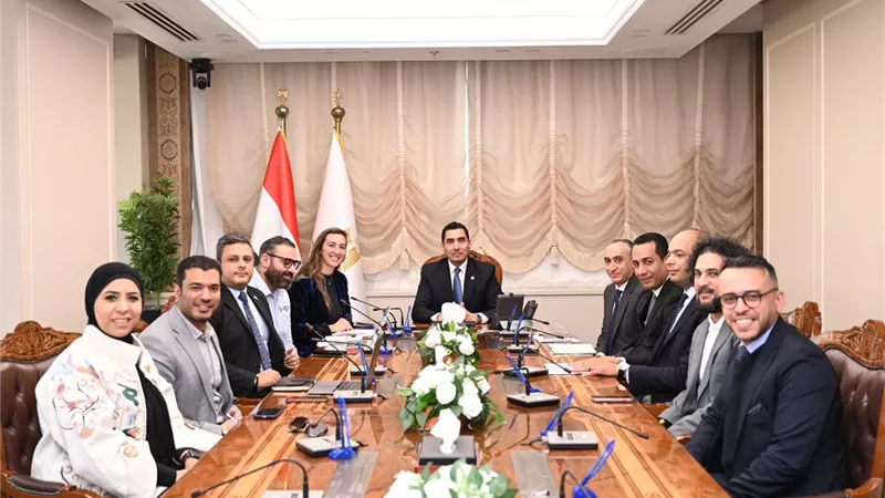 وزير الشباب والرياضة يلتقي الاتحاد المصري للريشة الطائرة
