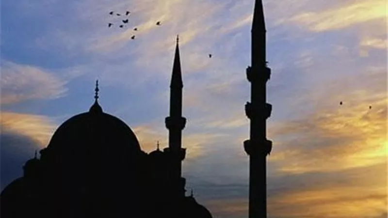 موعد أذان الفجر اليوم الإثنين 26 رمضان وعدد ساعات الصيام 