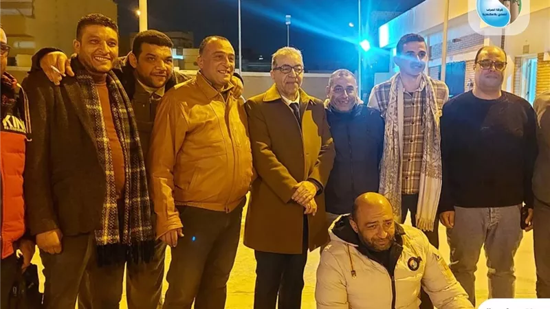 رئيس صرف الإسكندرية يُشارك العاملين في الإفطار الجماعي لمحطة العامرية 