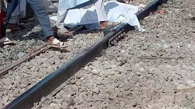 مصرع شاب صدمه قطار خلال عبوره شريط السكة الحديد في البحيرة