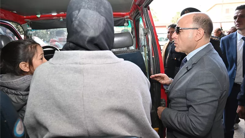 محافظ الغربية يتفقد موقف سبرباي بطنطا لمتابعة الالتزام بالتعريفة الجديدة